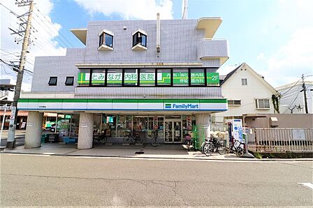 ファミリーマートさがみ野店まで606m