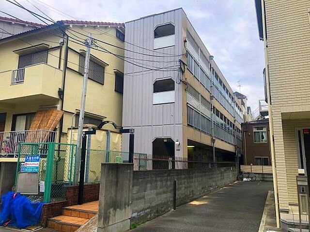 3 / 10