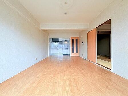 LDK11帖・一日の中で多くの時間を過ごすことになるリビングダイニング、家族との大切な時間を過ごせます。
