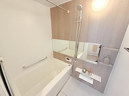 ゆったりバスで一日の疲れをリフレッシュ！飽きのこないシンプルなデザインでいつまでも綺麗にお使いいただけます。