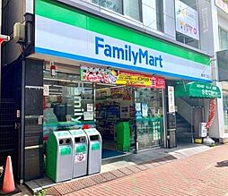 ファミリーマート豊洲スカイズ店まで22m、徒歩1分