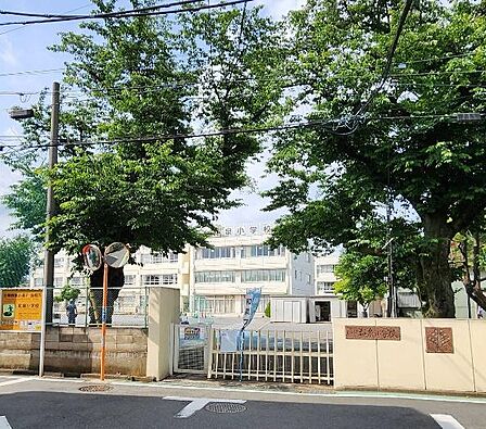狛江市立和泉小学校まで240m
