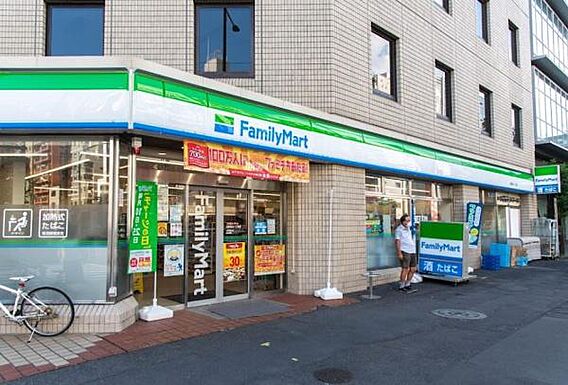 ファミリーマー...