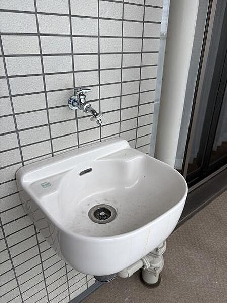 スロップシンクつきでバルコニーのお手入れにも便利です