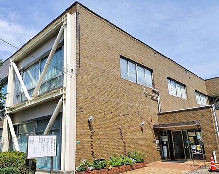 豊島区立千早図書館まで814m