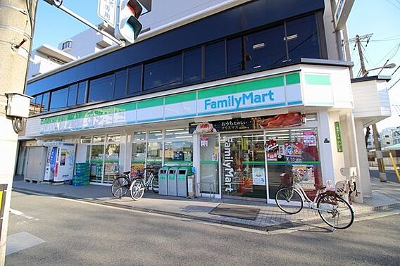 ファミリーマー...