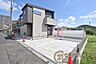 その他：■現地撮影写真■前面道路も広々としていて安心！