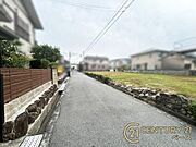 ■現地撮影写真■広々とした前面道路で駐車も楽々！