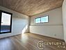寝室：■現地撮影写真■開放感のある10帖の主寝室！他に洋室が2部屋ございます！