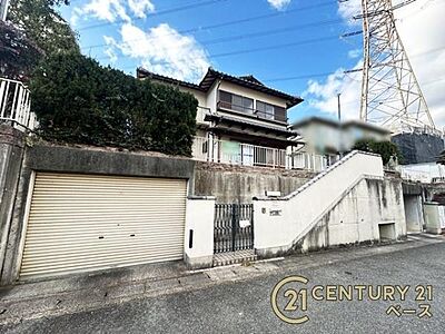 外観:■現地撮影写真■昭和63年11月 新築・令和6年 リフォーム済みの邸宅です!お気軽にお問い合わせください! 外観:■現地撮影写真■昭和63年11月 新築・令和6年 リフォーム済みの邸宅です!お気軽にお問い合わせください!