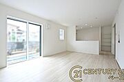 ■現地撮影写真■ご家族でくつろいでいただける広々したリビングです！