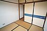 寝室：バルコニーに面した明るい洋室！(2025年09月撮影)
