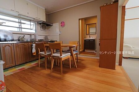 床は無垢材を使用(2026年03月撮影)