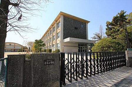 東栄小学校まで750m、東栄小学校まで750m(徒歩約10分)