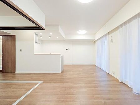 自慢したくなるリビング！形も良く家具の配置にも困りません。