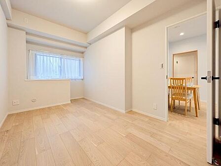 落ち着きのある洋室です！休日はこちらでおくつろぎ下さい♪