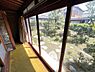 室内：日当たり良好な縁側