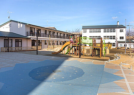 認定こども園新光明池幼稚園まで262m