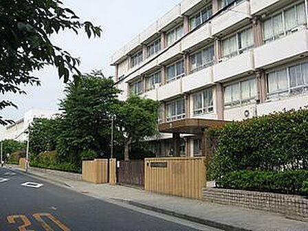 泉大津市立小津中学校まで1697m