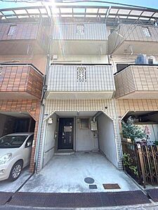 外観：【外観】木造3階建てガレージスペース有！