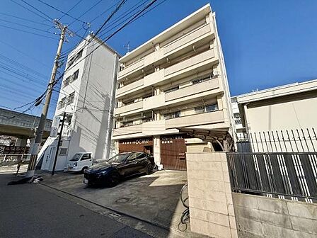 南海本線が徒歩圏内!通勤・通学も視野に入れると各方面アクセスがいい住居は日々の生活を助けてくれますね。