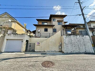 外観:南海泉北線「泉ヶ丘」駅、南海バス乗車17分「晴美台1丁」下車徒歩約4分。緑豊かな住宅街で小さなお子様がいらっしゃるご家庭でも安心してお住まい頂けます!! 外観:南海泉北線「泉ヶ丘」駅、南海バス乗車17分「晴美台1丁」下車徒歩約4分。緑豊かな住宅街で小さなお子様がいらっしゃるご家庭でも安心してお住まい頂けます!!