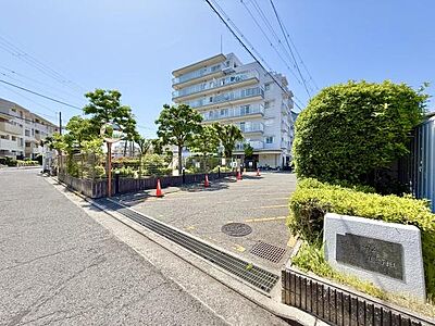 外観:南海泉北線「光明池」駅、南海バス乗車10分「光明台2丁目」下車徒歩約1分。 外観:南海泉北線「光明池」駅、南海バス乗車10分「光明台2丁目」下車徒歩約1分。