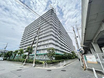 外観:南海電鉄南海本線「堺」駅が徒歩8分。通勤にも外出にもアクセス良好。家族でおでかけすることも増えそうですね♪ 外観:南海電鉄南海本線「堺」駅が徒歩8分。通勤にも外出にもアクセス良好。家族でおでかけすることも増えそうですね♪