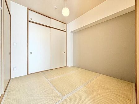 畳の上で横になったりとご家族のリラックススペースになりそうです♪