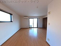 ローズガーデン 101 1階ワンルームのリビング/ダイニング