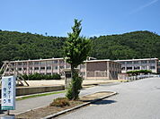 米原市立双葉中学校まで2018m