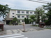 長浜市立南郷里小学校まで673m