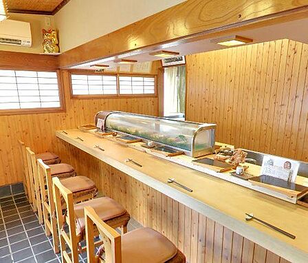 江戸前 すしの楓まで2141m、予約制の木更津の有名なお寿司屋さん!普段食べられない新鮮なお魚が味わえます!営業時間17:00~21:00