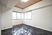 和室6帖、照明器具は備え付けです。
