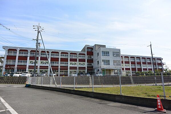 画像3:交野市立交野みらい小学校（363m）