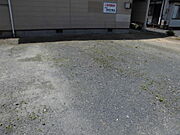 建物敷地内に駐車場あります