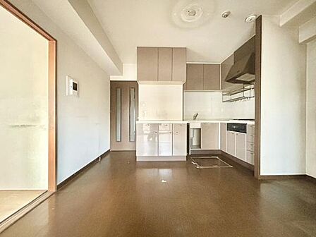 充実した周辺環境に2LDKのリノベ物件が登場!ちょうどいい快適な住まいに生まれ変わります。リフォーム完了時期:令和8年11月(写真はリフォーム前)