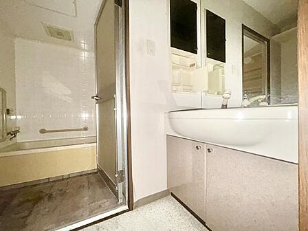 充実した周辺環境に2LDKのリノベ物件が登場!ちょうどいい快適な住まいに生まれ変わります。リフォーム完了時期:令和8年11月(写真はリフォーム前)