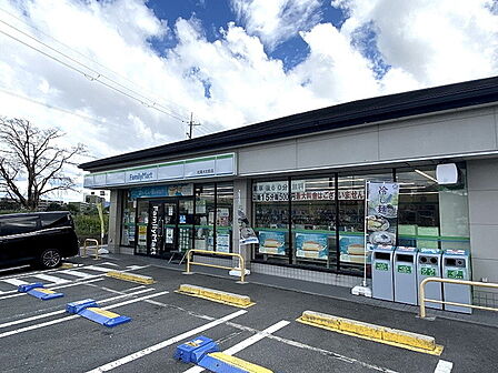 ファミリーマート松尾大社前店まで477m