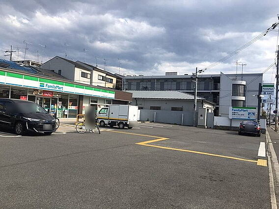 ファミリーマー...