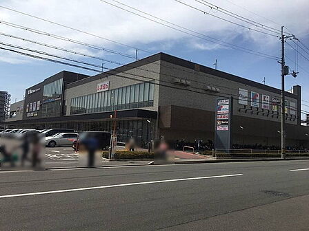 万代五条西小路店まで190m