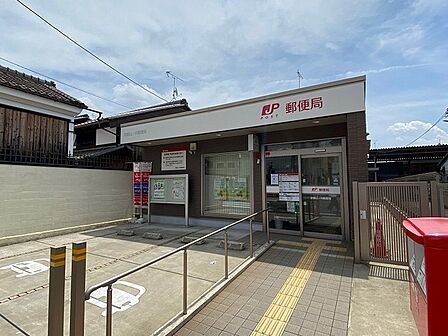 京都山ノ内郵便局まで405m