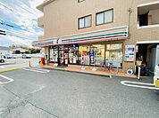 セブンイレブン横浜阿久和西店まで558m