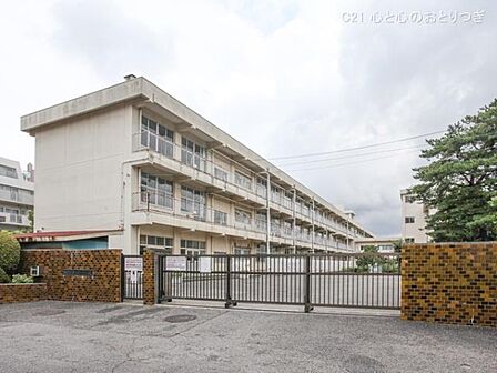 相模原市立鶴の台小学校まで560m
