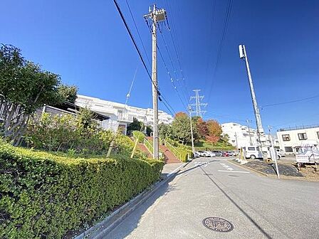 目の前に広がる開放感とゆとり、暮らしの夢を育む理想の住まいがここにはあります。