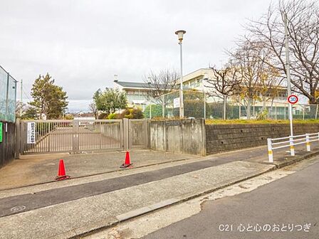 町田市立鶴間小学校まで900m