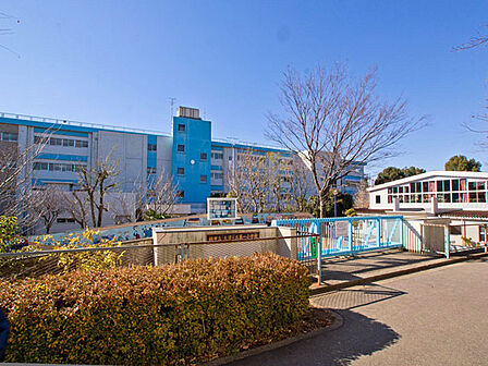 柏市立大津ケ丘第一小学校まで180m