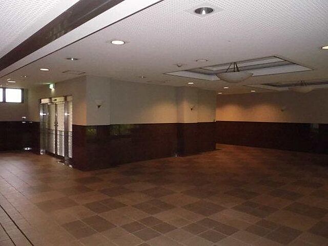 エントランス ファミールガーデン二条駅前西棟 3階/-