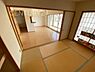 和室：和室はLDKと続き間で開放感があります。引き戸で簡単に仕切れますので状況に合わせた使い方ができます。