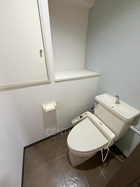 温水シャワー洗浄機能付きです。